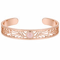 Bracciale rigido in oro rosa con motivo traforato e pietra centrale